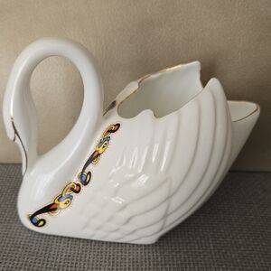 Royal Tara Ireland White Swan Fine Bone China Vase with Gold Accents Handmade